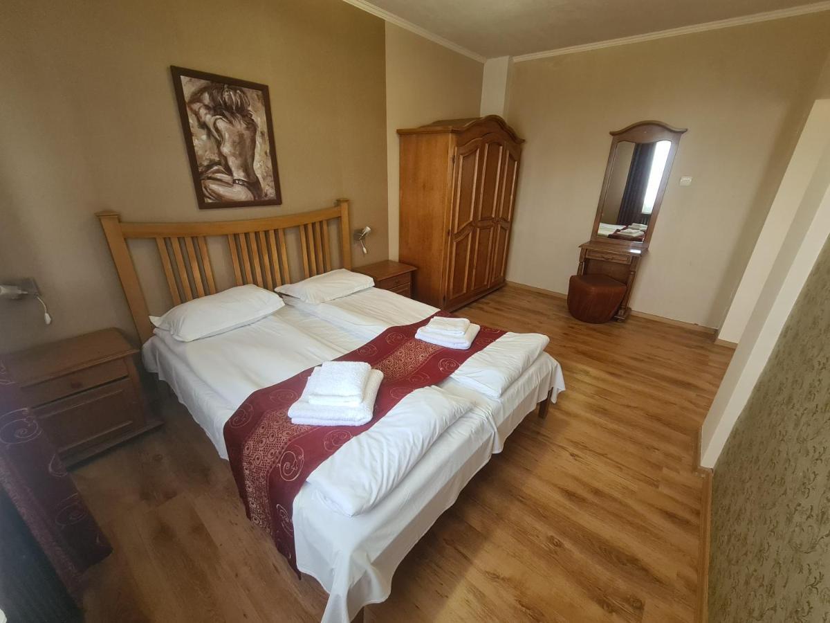 Complex Brashlyan Hotell Trjavna Eksteriør bilde
